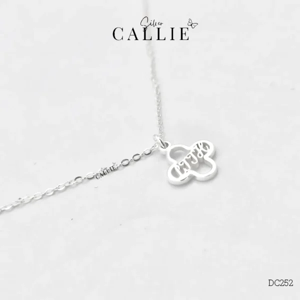 DC252 - Dây chuyền bạc Callie Silver cỏ 4 lá khắc chữ