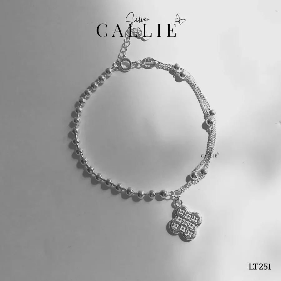 LT251 - Lắc tay bạc Callie Silver mặt cỏ 4 lá khắc hoa