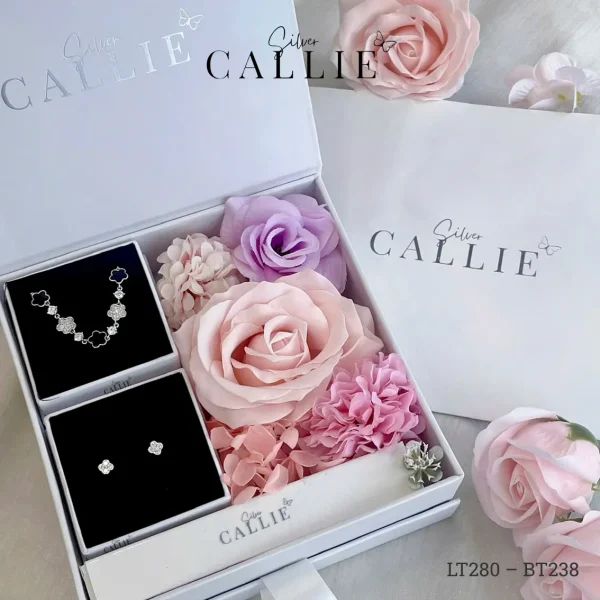 Bộ Quà Tặng Trang Sức Bạc Callie Silver Cỏ 4 Lá Kèm Hộp Hoa
