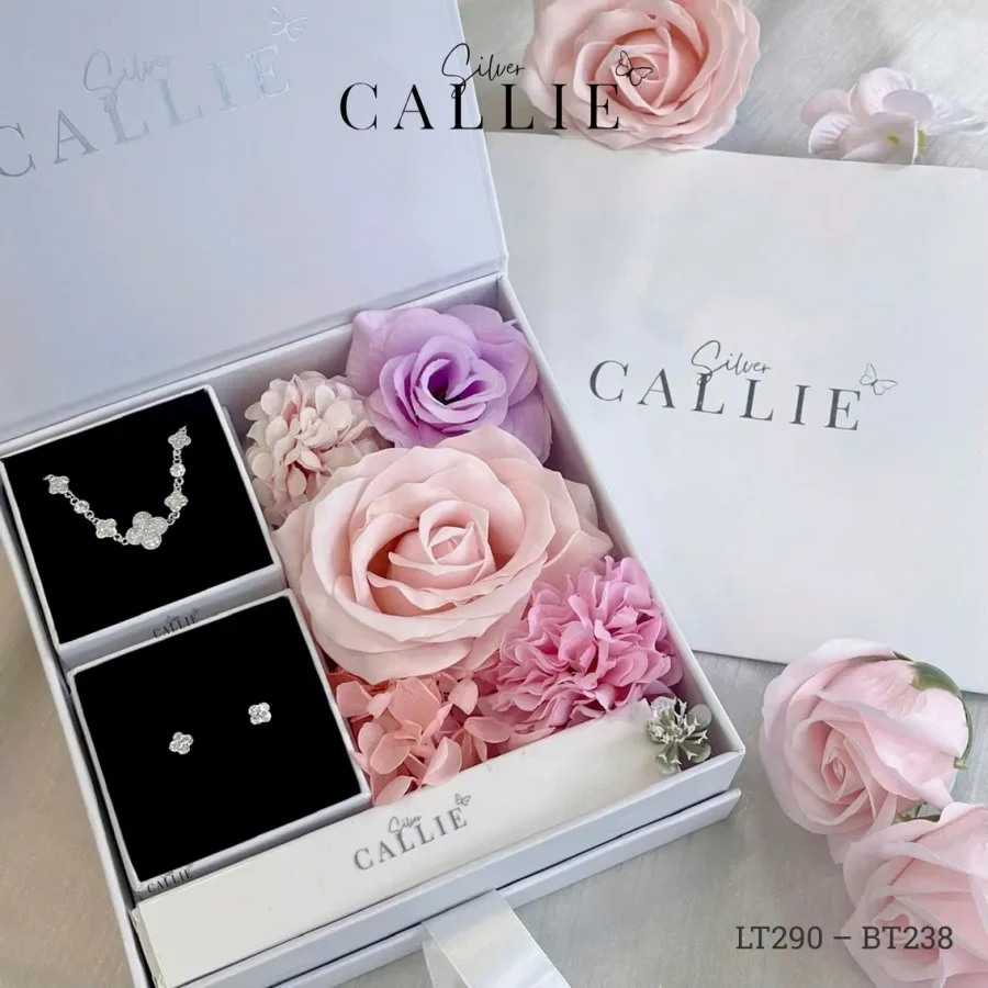 Bộ Quà Tặng Trang Sức Bạc Callie Silver Cỏ 4 Lá Đính Đá Kèm Hộp Hoa