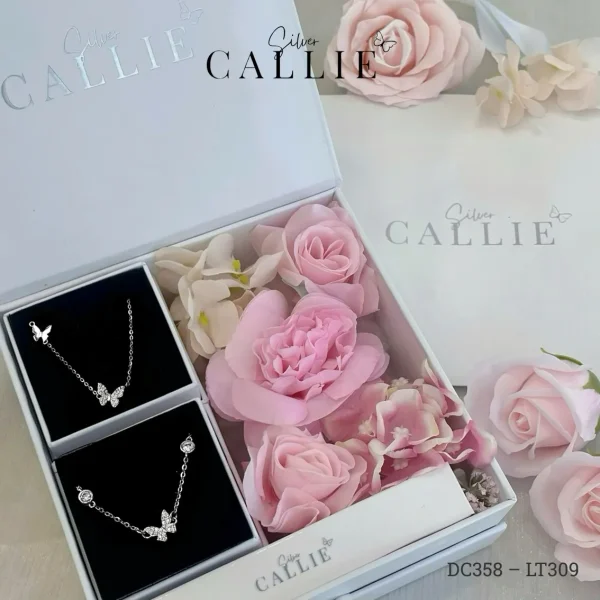 Bộ Quà Tặng Trang Sức Bạc Thiết Kế Callie Silver Bươm Bướm Đính Đá Kèm Hộp Hoa