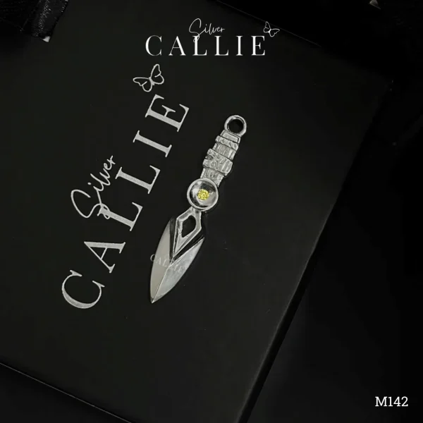 M142 - Mặt dây thiết kế Callie Silver hình Kunai