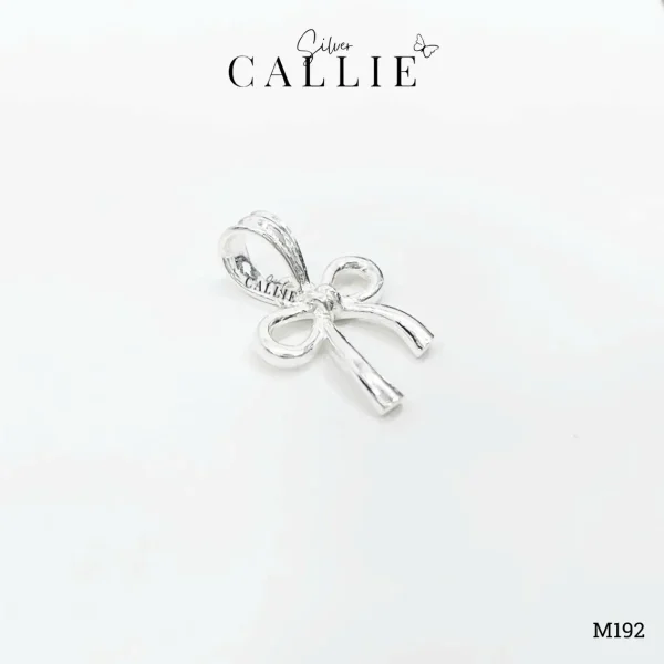 M192 - Mặt dây bạc Callie Silver nơ ruy băng trơn