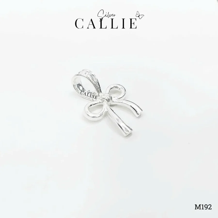 M192 - Mặt dây bạc Callie Silver nơ ruy băng trơn