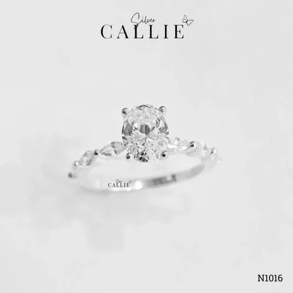 N1016 - Nhẫn bạc Callie Silver xi kim viên chủ oval 2 bên đá dưa