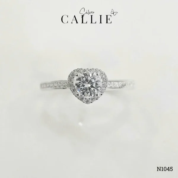 N1045 - Nhẫn bạc Callie Silver viên chủ trái tim 2 bên đính đá
