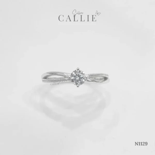 N1129 - Nhẫn Bạc Thiết Kế Callie Silver 1 Viên Chủ Đai Chéo Hoạ Tiết Chấu Bi