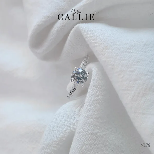 N179 - Nhẫn bạc Callie Silver 1 hàng đá 1 viên chủ