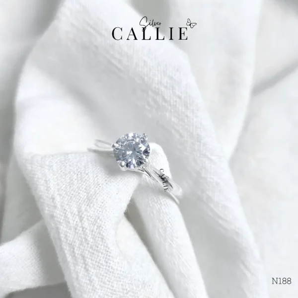 N188 - Nhẫn bạc Callie Silver 1 viên chủ chấu 4
