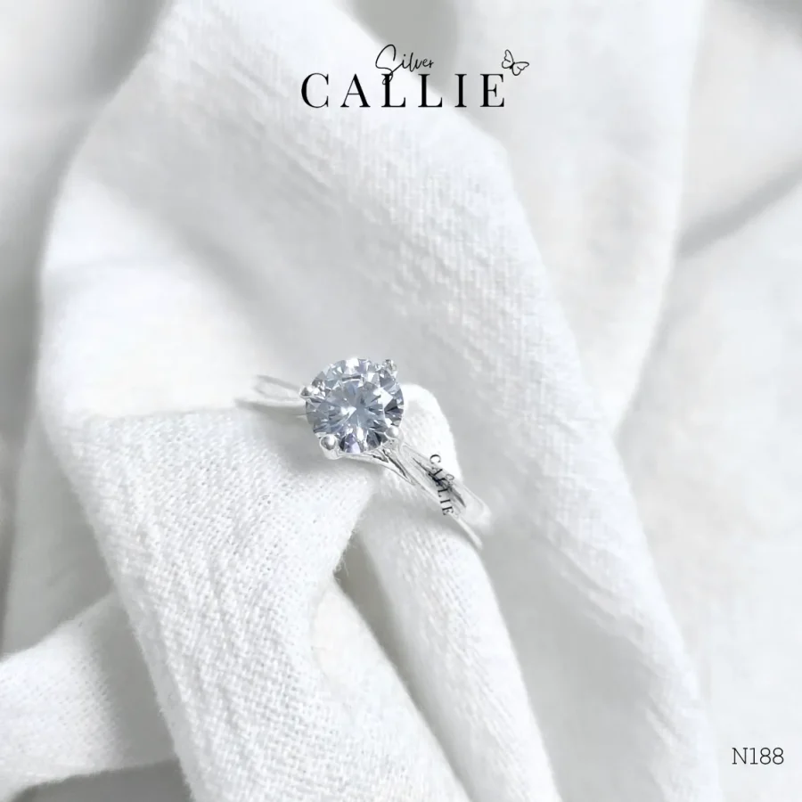 N188 - Nhẫn bạc Callie Silver 1 viên chủ chấu 4