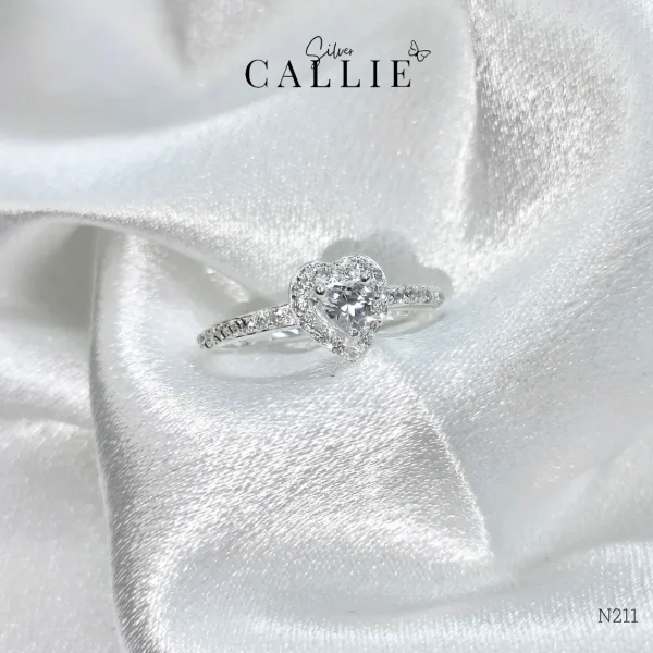 N211 - Nhẫn bạc Callie Silver thiết kế viên chủ trái tim đính đá xung quanh