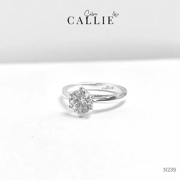 N239 - Nhẫn bạc Callie Silver 1 viên chủ thân chéo