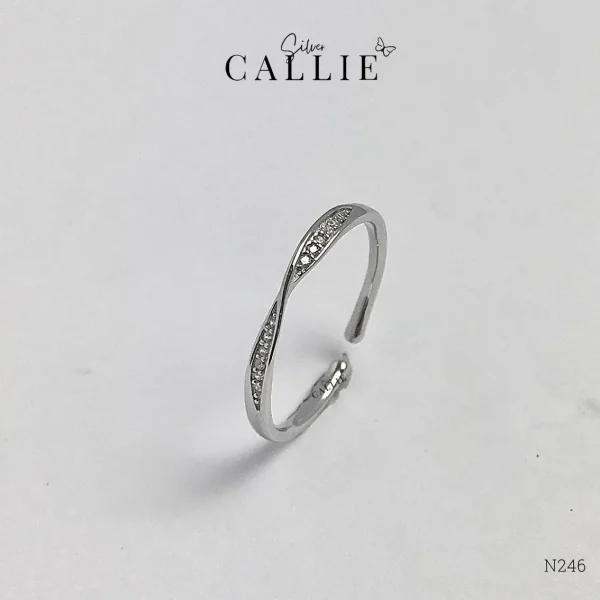N246 - Nhẫn bạc Callie Silver xoắn đính đá free size