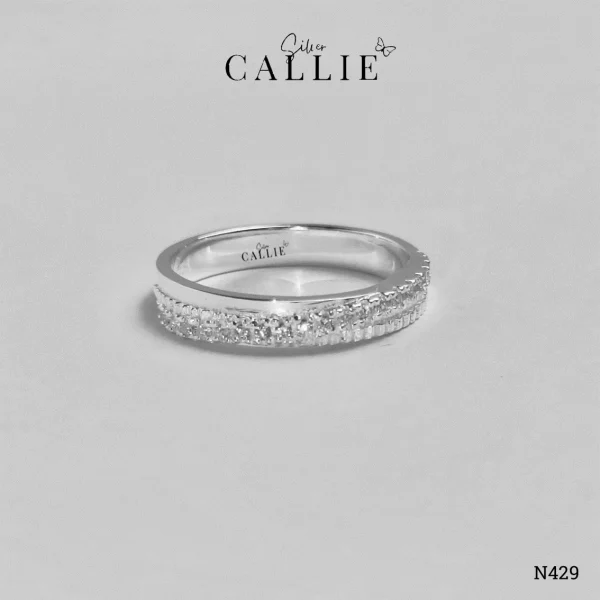 N429 - Nhẫn Bạc Thiết Kế Callie Silver Đính Đá Viền Xoắn