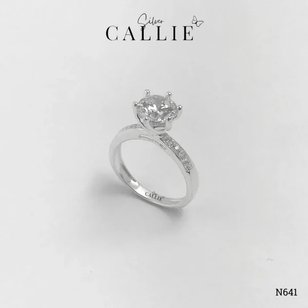 N641 - Nhẫn bạc Callie Silver 1 viên chủ 6 chấu 7li đính đá 2 bên