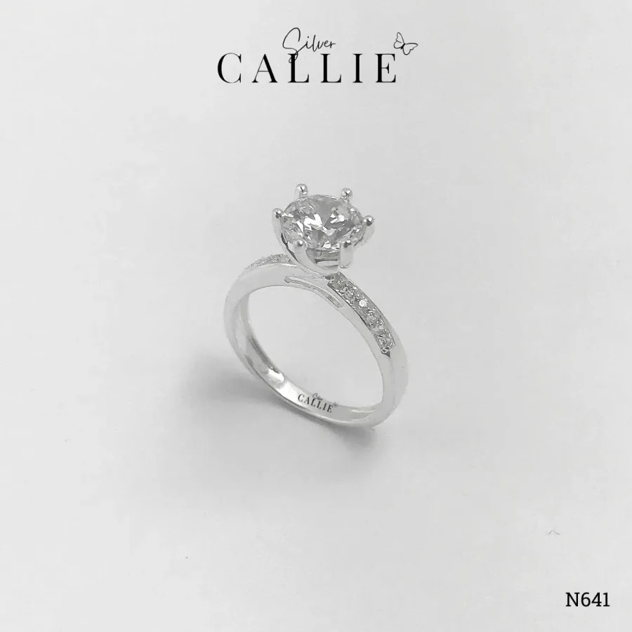 N641 - Nhẫn bạc Callie Silver 1 viên chủ 6 chấu 7li đính đá 2 bên