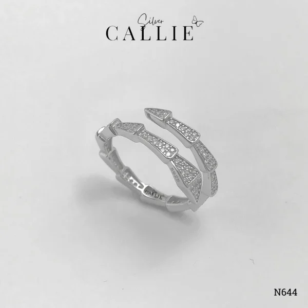 N644 - Nhẫn bạc Callie Silver xoắn dạng rắn đính đá tấm