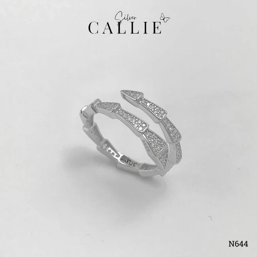 N644 - Nhẫn bạc Callie Silver xoắn dạng rắn đính đá tấm