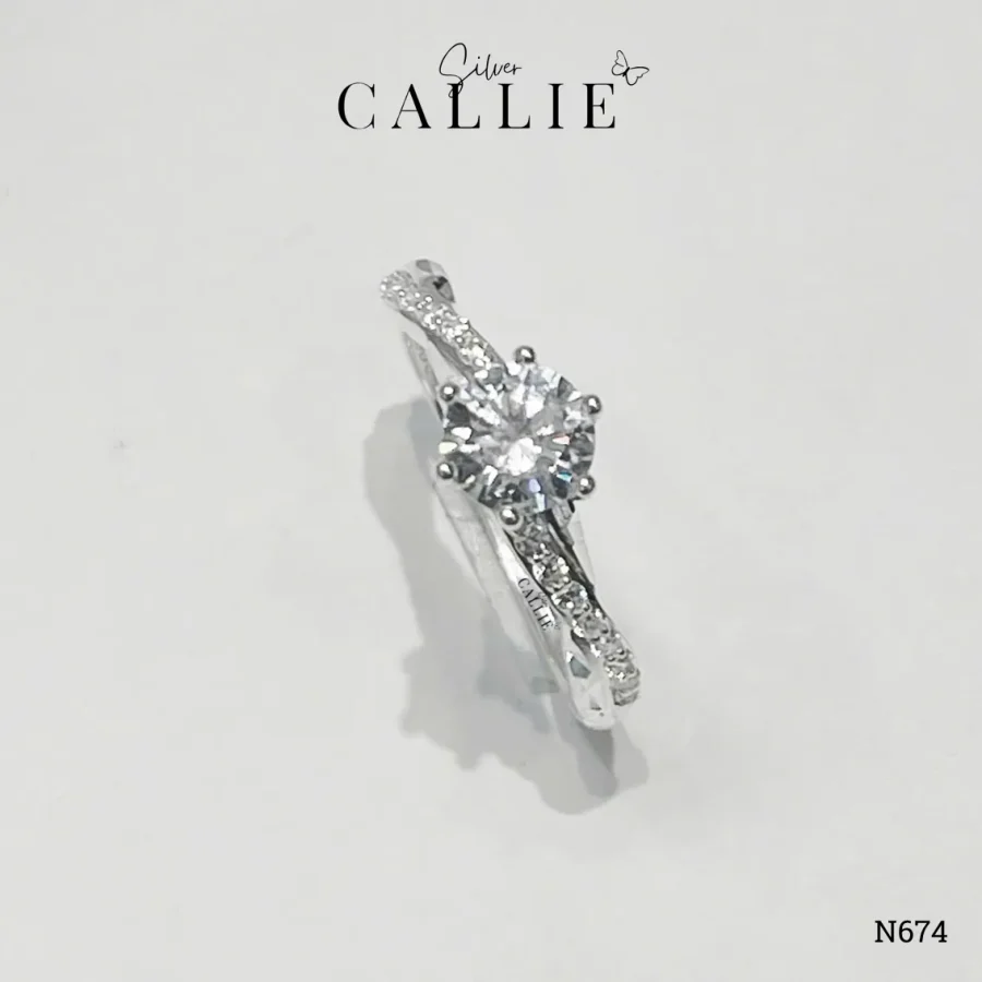 N674 - Nhẫn bạc Callie Silver 1 hàng đá xoắn và móc máy
