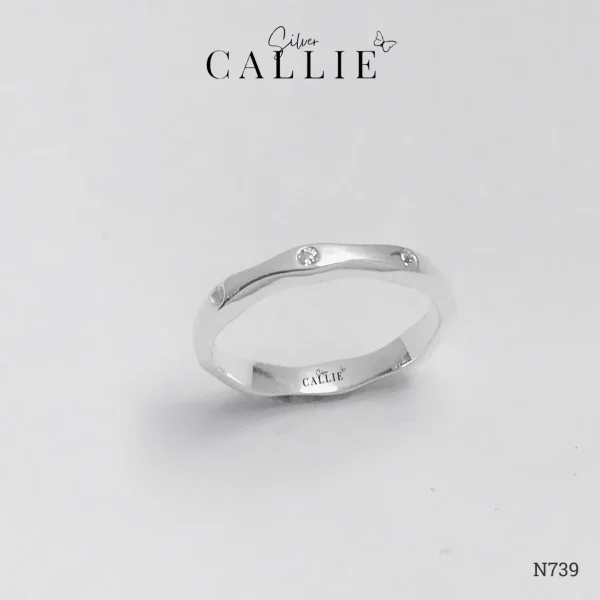 N739 - Nhẫn Bạc Thiết Kế Callie Silver Đính Đá Đai Gợn Sóng