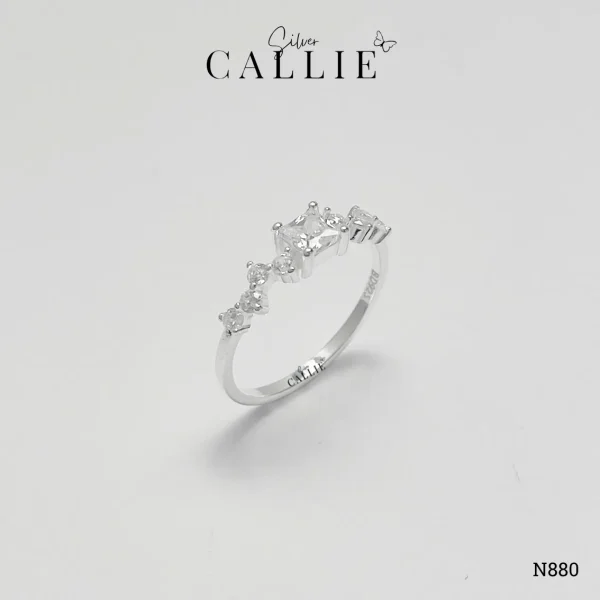 N880 - Nhẫn bạc Callie Silver viên chủ vuông