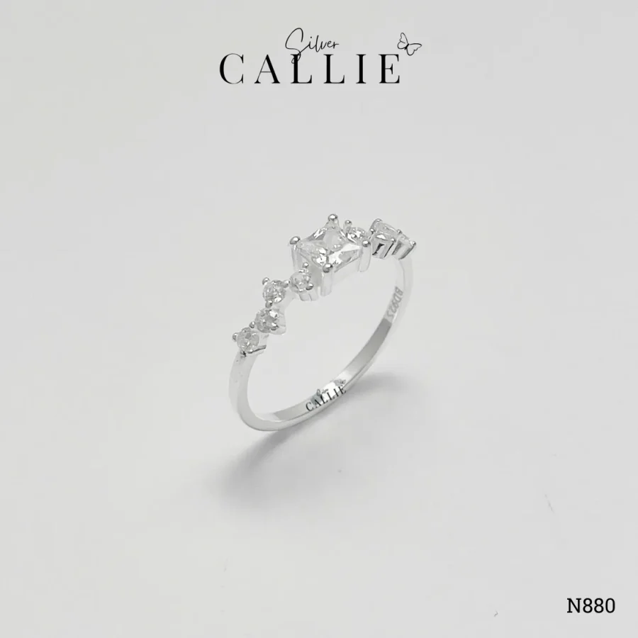 N880 - Nhẫn bạc Callie Silver viên chủ vuông
