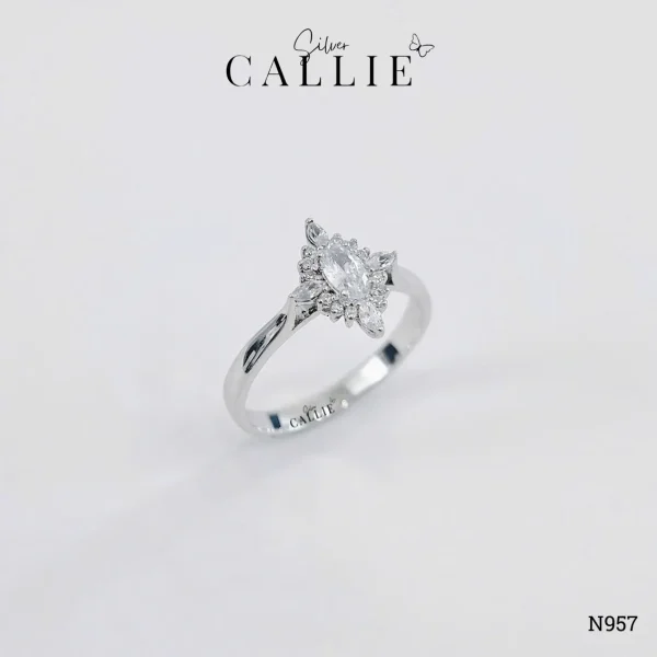 N957 - Nhẫn Bạc Thiết Kế Callie Silver Đá Oval Đính Đá Nhỏ Xung Quanh