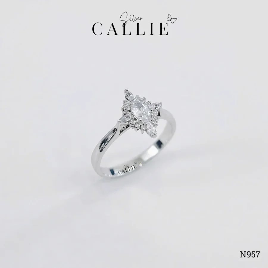 N957 - Nhẫn Bạc Thiết Kế Callie Silver Đá Oval Đính Đá Nhỏ Xung Quanh