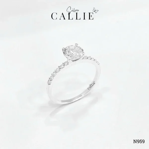 N959 - Nhẫn Bạc Callie Silver 1 Viên Chủ 6li5 Đai Đính Đá