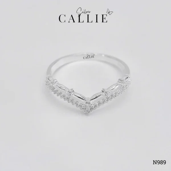 N989 - Nhẫn bạc Callie Silver vương miện chứ V đính đá