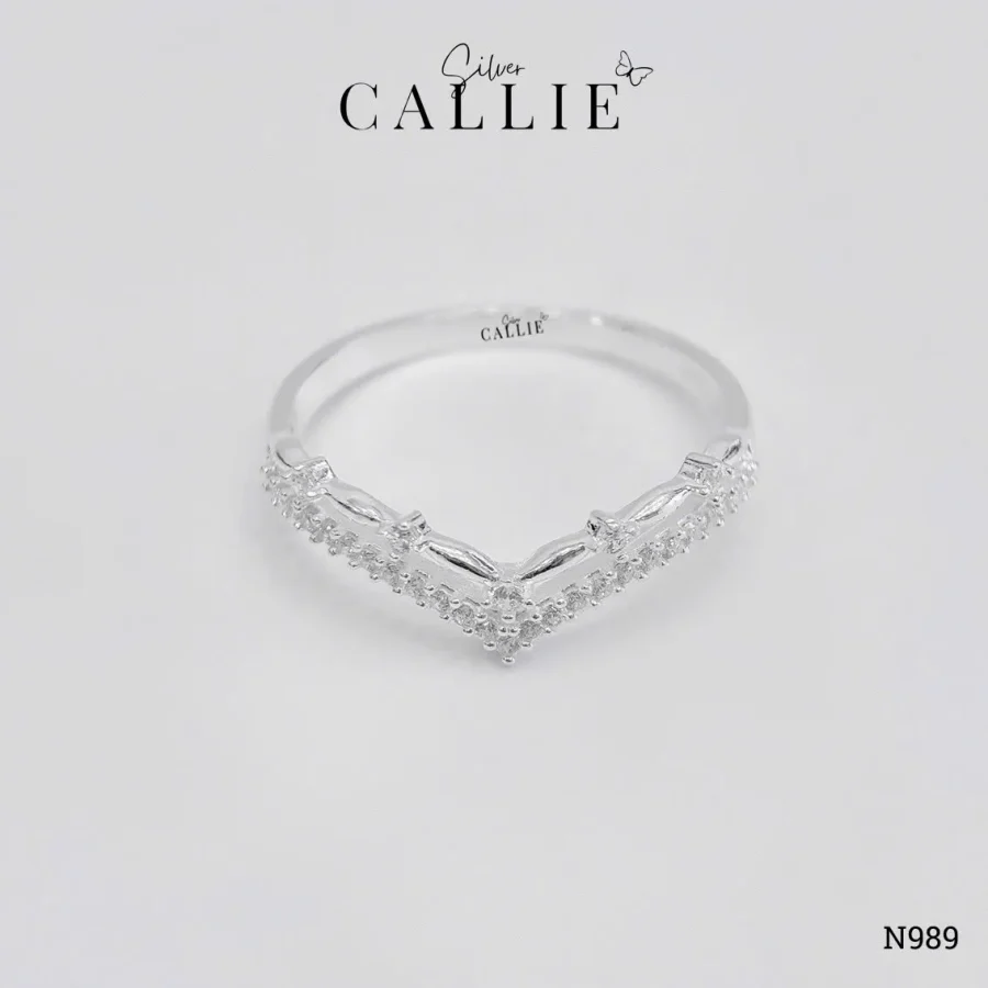 N989 - Nhẫn bạc Callie Silver vương miện chứ V đính đá