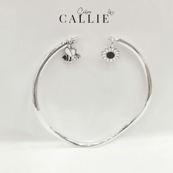Vòng tay Callie Silver trơn kèm charm ong và hướng dương