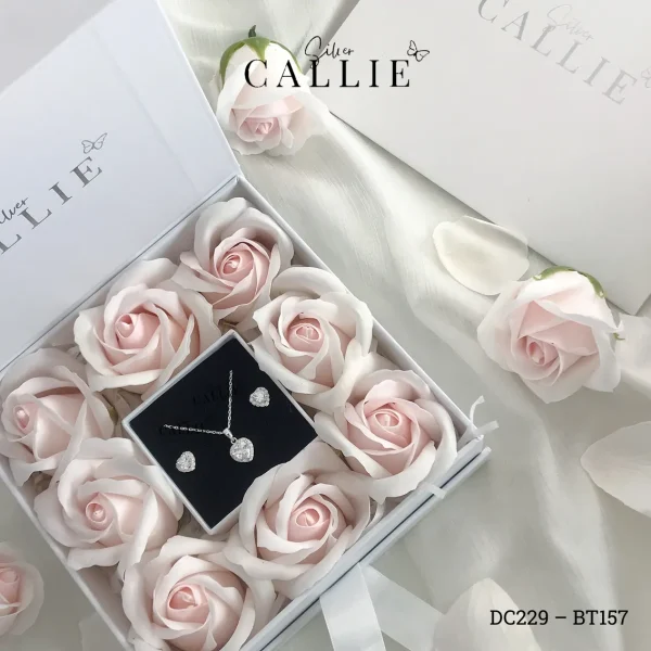 Set 17: Bộ Quà Tặng Callie Silver Trái Tim Đính Đá Xung Quanh